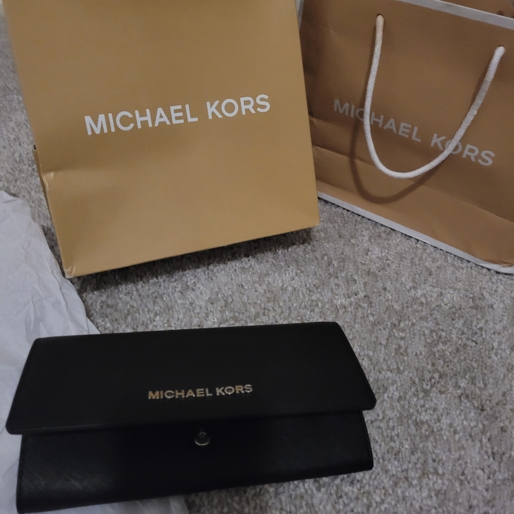 Brand new authentic Michael Kors wallet